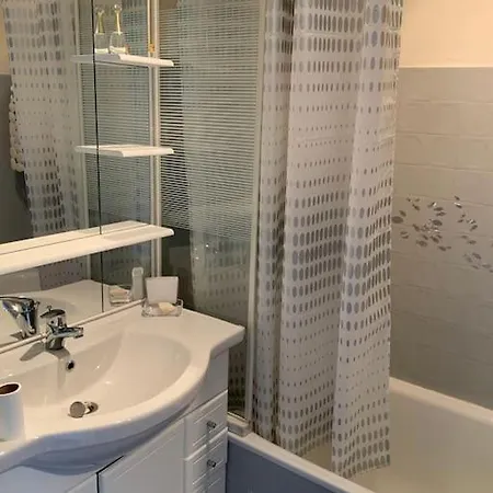 Studio, Nid Douillet, Face 2 Pers *